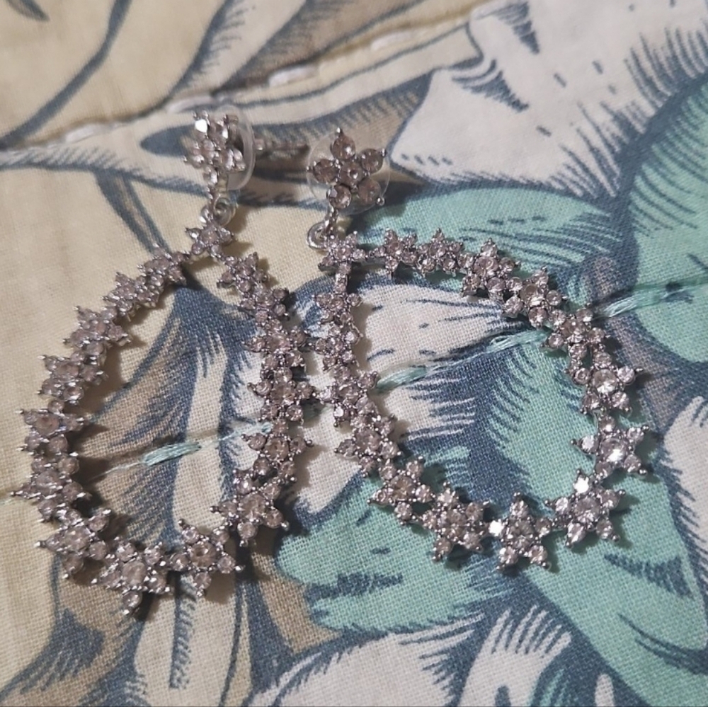 Noir Sparkly Floral Drop Earring